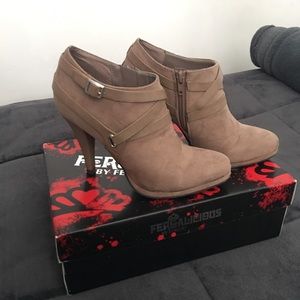 Women’s Size 7 Bootie